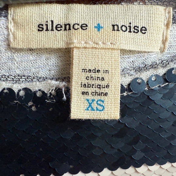 Silence + Noise Sequin Striped Tee – Runs Oversized (Tagged XS) - Picture 5 of 9